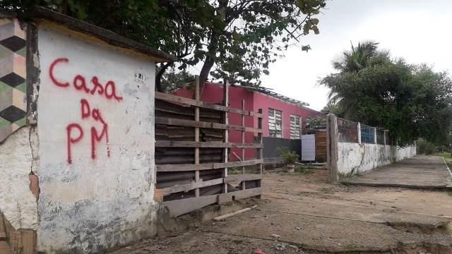 O prédio da Casa Polícia Militar de Roraima (PMRR) abrigava uma ocupação espontânea de imigrantes venezuelanos (Foto: Nilzete Franco/FolhaBV)