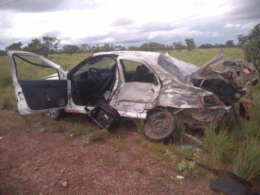 O Fiat Siena conduzido pelo serralheiro ficou completamente destruído - Foto: Divulgação