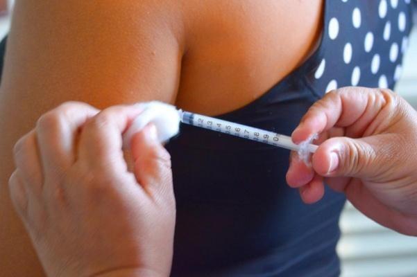 As doses da vacina contra a gripe passaram a ser disponibilizadas a toda população nesta segunda-feira (Foto: Arquivo FolhaBV)