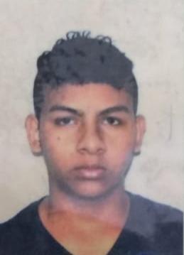 Alex Carlos Thomas Esteves, de 19 anos, estava dentro de casa quando foi alvejado - Foto: Divulgação