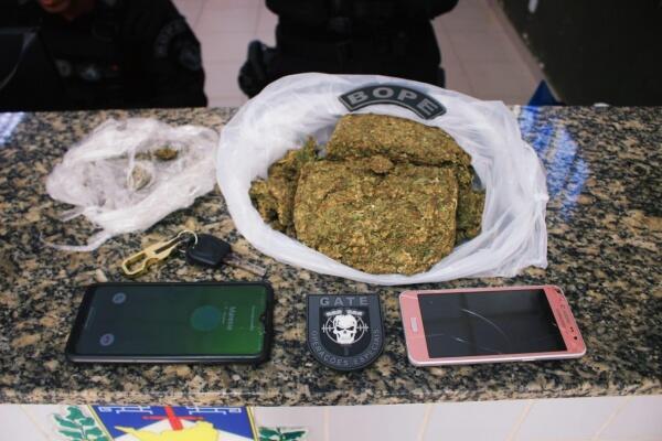 A quantidade maior de droga foi encontrada na mochila do rapaz de 22 anos - Foto: Aldenio Soares