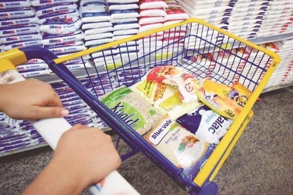 Cuidados e dicas para quem quer economizar com as compras do supermercado são dados pelo professor da Estácio da Amazônia, Robson Pereira Silva (Foto: Arquivo FolhaBV)