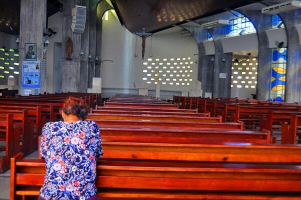 Igrejas precisam cumprir recomendações como distanciamento de 1,5 a 2 metros de distância, uso de máscaras e álcool gel na entrada do templo - Foto: Arquivo FolhaBV