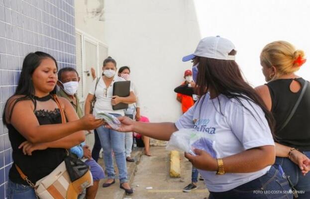 A partir desta segunda-feira (20), quando reabre o comércio, o uso de máscara se torna obrigatório (Foto: Leo Costa/Semuc/PMBV)