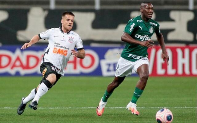 Corinthians usou da estratégia que tenta modificar para conseguir o resultado (Foto: Rodrigo Coca/Corinthians)