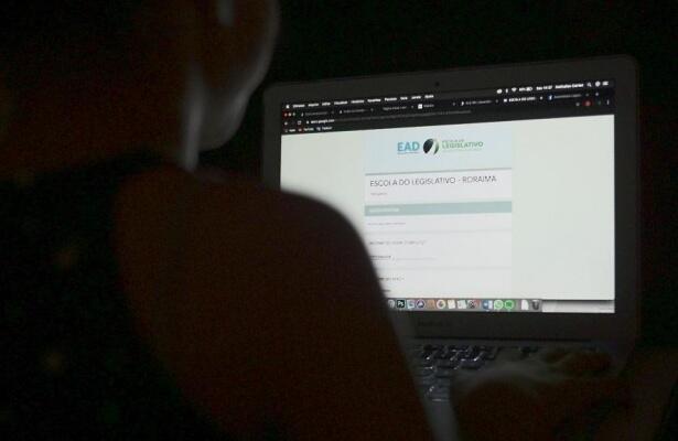 O conteúdo ficará à disposição de maneira gratuita pelo site e também pelo aplicativo da Escola do Legislativo (Foto: Ascom Ale-RR)