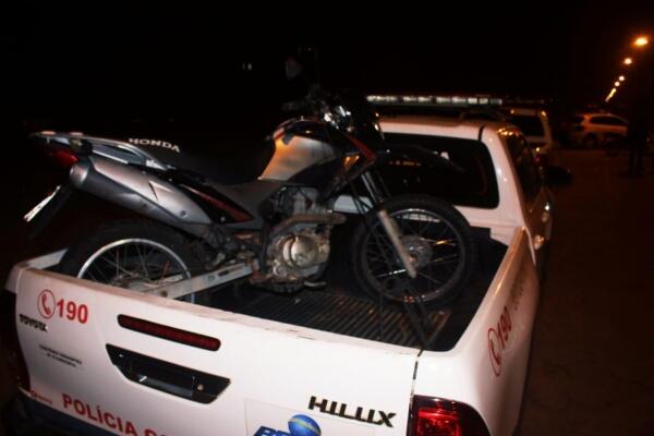 A motocicleta foi encaminhada no 5º Distrito Policial para ser devolvida a proprietária ao final dos procedimentos - Foto: Aldenio Soares