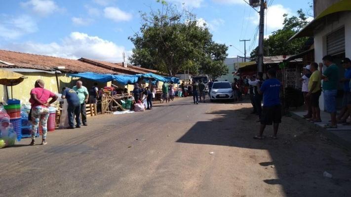 Construções irregulares são qualquer estrutura anexa (lonas, tendas e etc) que não fazem parte da estrutura original da Feira do Produtor - Foto: Nilzete Franco/Folhabv