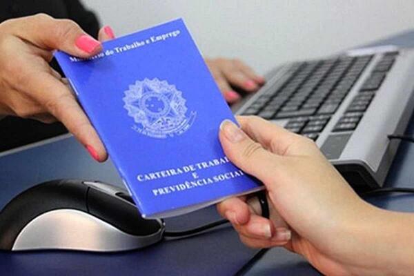 Deverá ser apresentado na hora da inscrição o RG, CPF, Carteira de Trabalho e entre outros documentos (Foto: Divulgação)