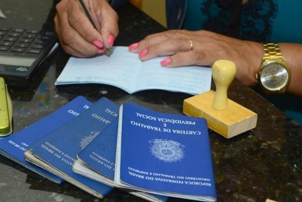 Interessados deverão apresentar carteira de trabalho, RG e CPF, além de outros documentos (Foto: Arquivo FolhaBV)