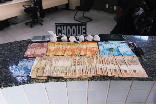 Parte da droga e o dinheiro foi encontrado com ele no momento da abordagem - Foto: Aldenio Soares