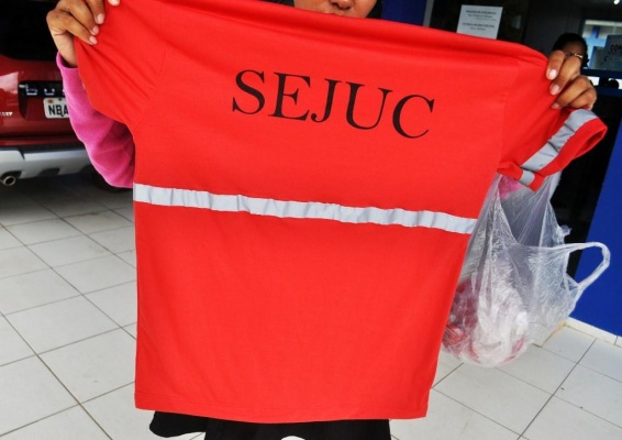 Farda dos detentos é composta por camiseta e shorts (Foto: Arquivo FolhaBV)