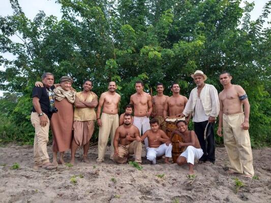 Régis Matias e parte do elenco do filme sobre Zumbi dos Palmares(Foto: Arquivo Pessoal)