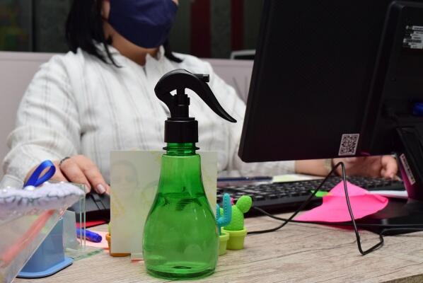 Trabalhadores devem estar sempre de máscara e não compartilhar objetos pessoais (Foto: Nilzete Franco/FolhaBV)