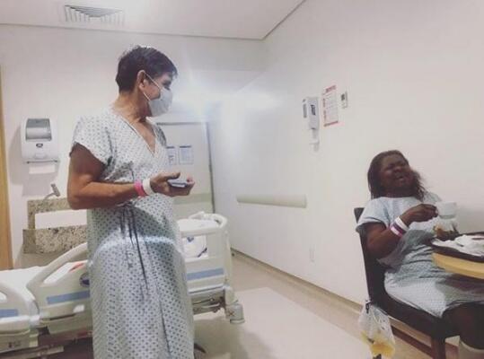 Casal José Cesar e Maria da Conceição em momento de descontração seis dias após a cirurgia - Foto: Arquivo Pessoal