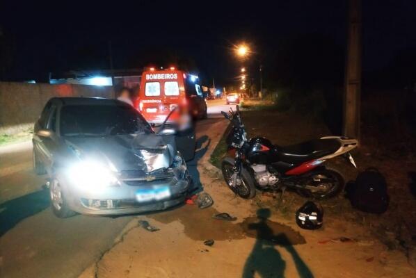 O veículo teve a frente parcialmente danificada com a colisão - Foto: Aldenio Soares