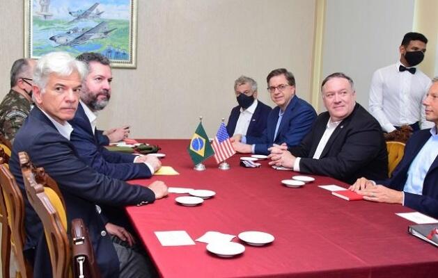 O secretário de Estado dos Estados Unidos da América (EUA), Mike Pompeo, chegou a Roraima na tarde desta sexta-feira (18) (Foto: Nilzete Franco/FolhaBV)