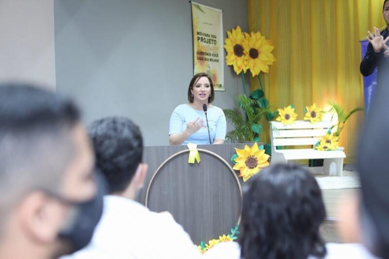 Yonne Pedroso apresentou ainda três projetos de lei que beneficiam crianças, jovens, adultos e idosos (Foto: Marcelo Rodrigues)