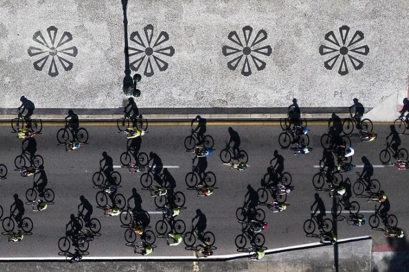 Sombras de bicicletas registradas pelo fotógrafo Daniel-Castellano Sombras de bicicletas registradas pelo fotógrafo Daniel-Castellano