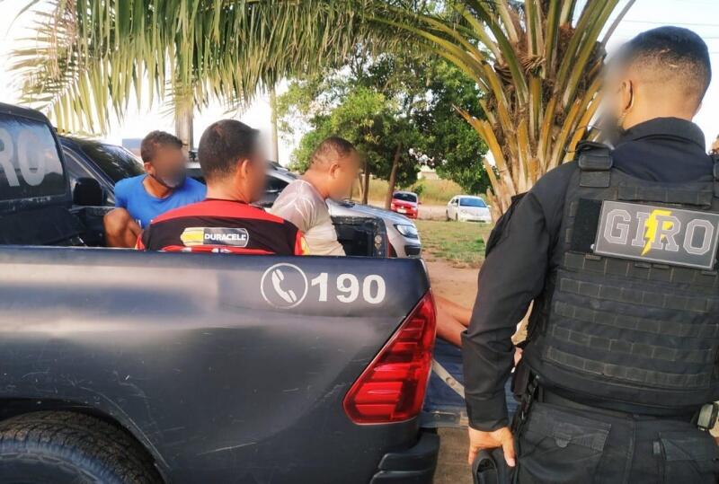 Suspeitos foram conduzidos até ao 5DP para prestar depoimentos (Foto: Adryan Vinicius)