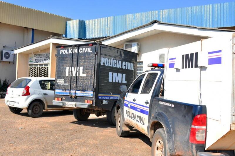 O IML foi acionado para fazer a remoção dos corpos (Foto: Nilzete Franco/FolhaBV)