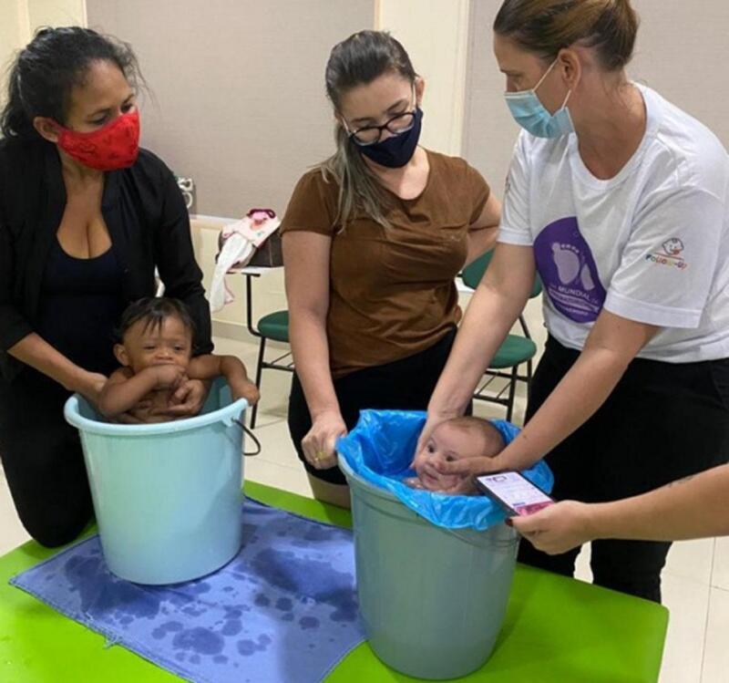 Mães participam de oficina e aprendem dicas com especialista (Foto: Sesau)