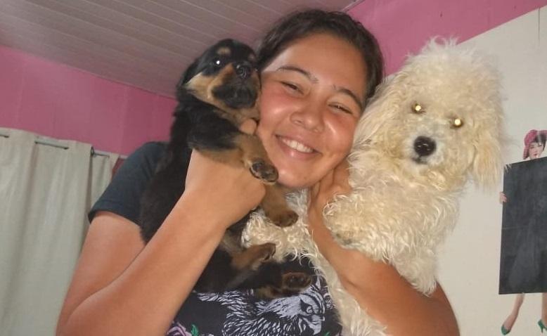 Rebeca teve múltiplas fraturas e precisará uma de uma prótese para movimentar o braço (Foto: Divulgação)