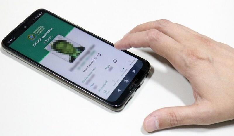 Para fazer o download gratuito do app, basta acessar as lojas on-line Google Play e App Store no seu smartphone ou tablet (Foto: Nilzete Franco/FolhabV)