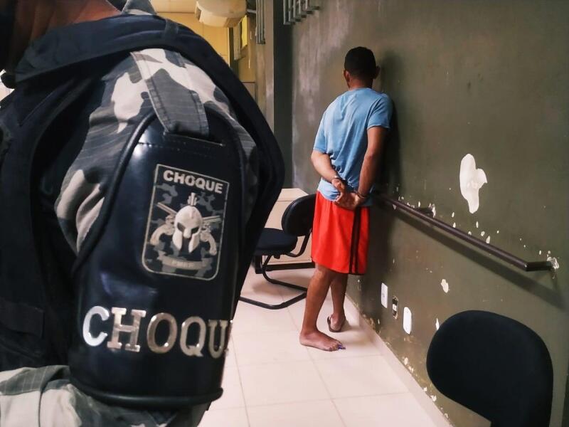 O homem desacatou policiais da Companhia de Choque da Polícia Militar de Roraima (Foto: Aldenio Soares)