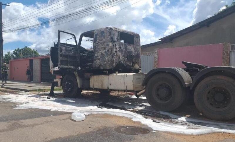 Viaturas do Corpo de Bombeiros foram deslocadas para atender a ocorrência (Foto: Ascom CBMRR) Viaturas do Corpo de Bombeiros foram deslocadas para atender a ocorrência (Foto: Ascom CBMRR)