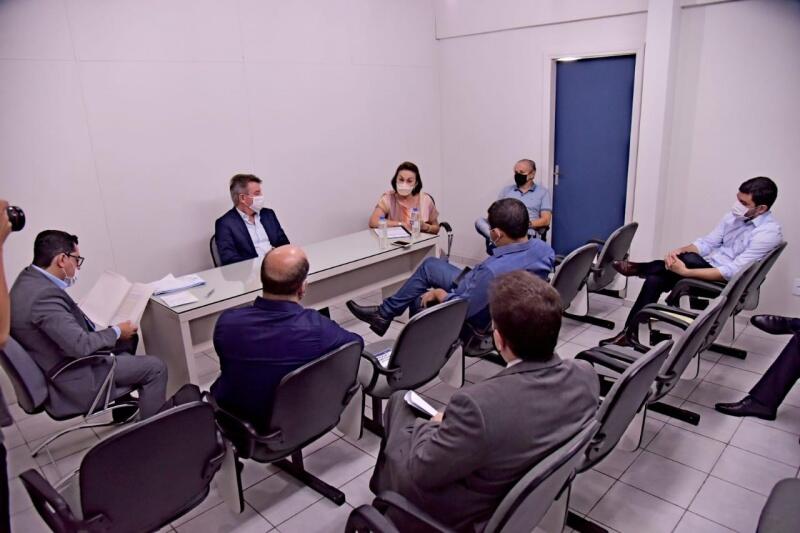 A reunião desta segunda-feira foi a primeira, de outras que poderão vir, a respeito da execução do novo modelo de gestão que foi aprovado recentemente pela ALE. (Foto: Divulgação)