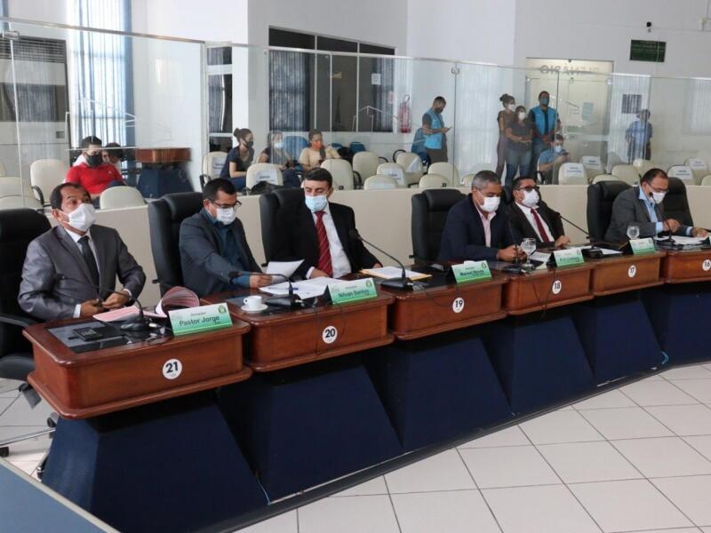 Durante a sessão, os vereadores também aprovaram o projeto que prorroga os contratos temporários da Educação por mais 12 meses (Foto: Ascom/CMBV)