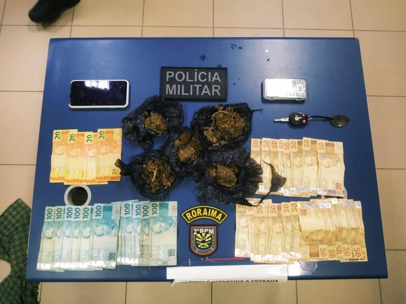 O homem foi encaminhado à delegacia, onde foi feito um Auto de Resistência e dada a voz de prisão por venda de drogas. (Foto: Aldenio Soares)