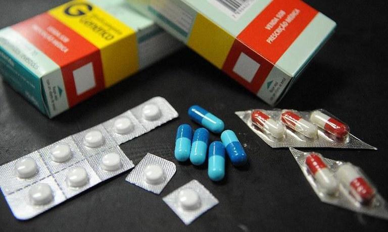 A resolução também estabelece que os órgãos responsáveis pelo licenciamento deem prioridade à análise e liberação dos medicamentos e insumos destinados ao combate da Covid-19. (Foto: Divulgação)