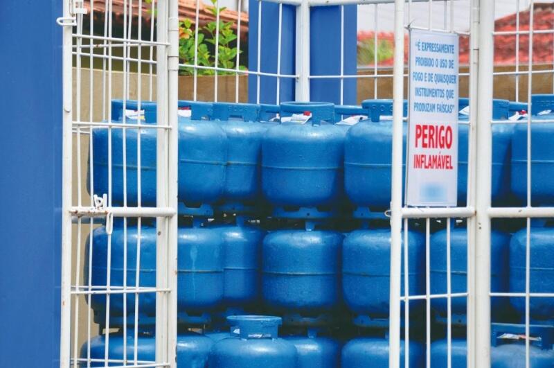 Segundo a estatal, o acréscimo atinge tanto o botijão de 13 kg, que será vendido nas refinarias (Foto: Nilzete franco/FolhaBV)