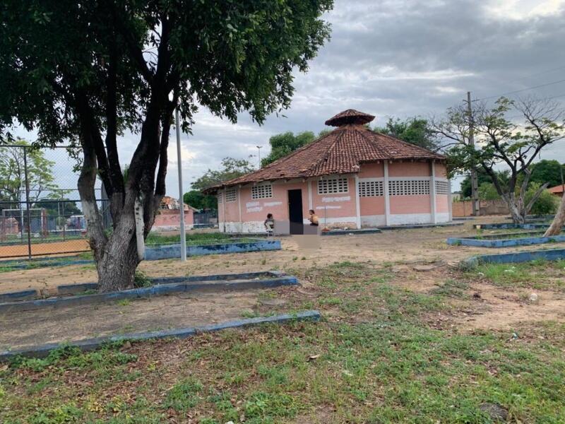Crianças e adultos fazem do local uma alternativa de abrigo (Fotos: Divulgação)