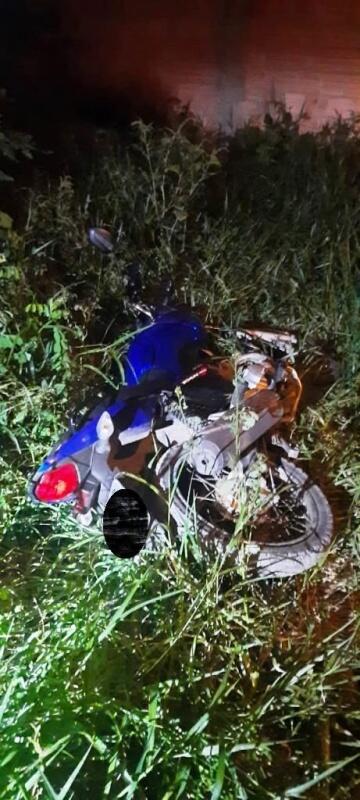 A moto foi recuperada pela PMRR em um terreno baldio, no bairro Senador Hélio Campos. (Foto: PMRR)