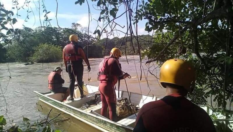 Foi montado um sistema de força e tração usando um aparelho chamado tifor no local. (Foto: CBMRR)