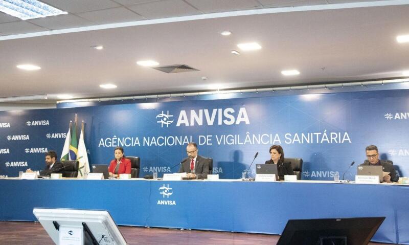 A decisão sobre a liberação emergencial ou não das vacinas acontece por maioria simples. Ou seja, 3 votos seriam suficientes (Foto: Divulgação/Anvisa)
