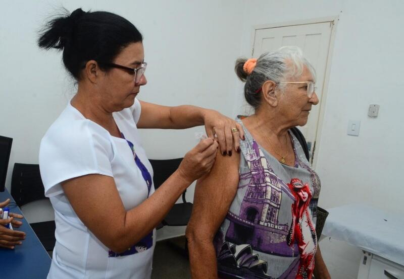 Idosos fazem parte da primeira etapa de vacinação (Foto: Nilzete Franco/FolhaBV)