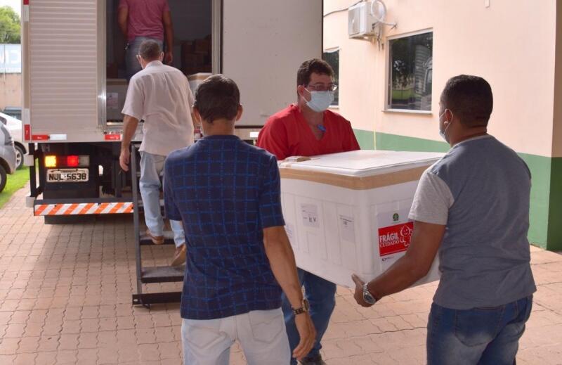 A entrega das vacinas ocorre até o dia 20 em todos os 15 municípios do Estado (Foto: SecomRR)