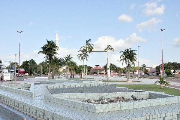 O local passa a se chamar Praça das Águas Salomão Hatem. (Foto: Arquivo/FolhaBV)