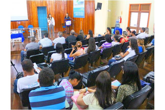 Objetivo do evento era esclarecer dúvidas para os estudantes que tenham interesse em se aplicar para realização de estágio (Foto: Diane Sampaio)