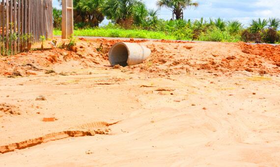 Prefeitura afirma que foi realizada uma obra paliativa até licitação ser concluída (Foto: Diane Sampaio)