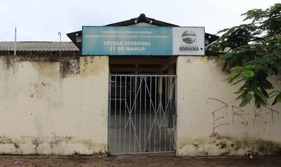 Governo do Estado não informou o que fará com o prédio da escola desativada (Foto: Samara Cordeiro)