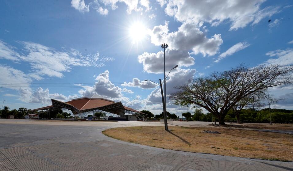 A medida, que está valendo desde ontem (15), conforme o Governo, foi adotada por questões de segurança
