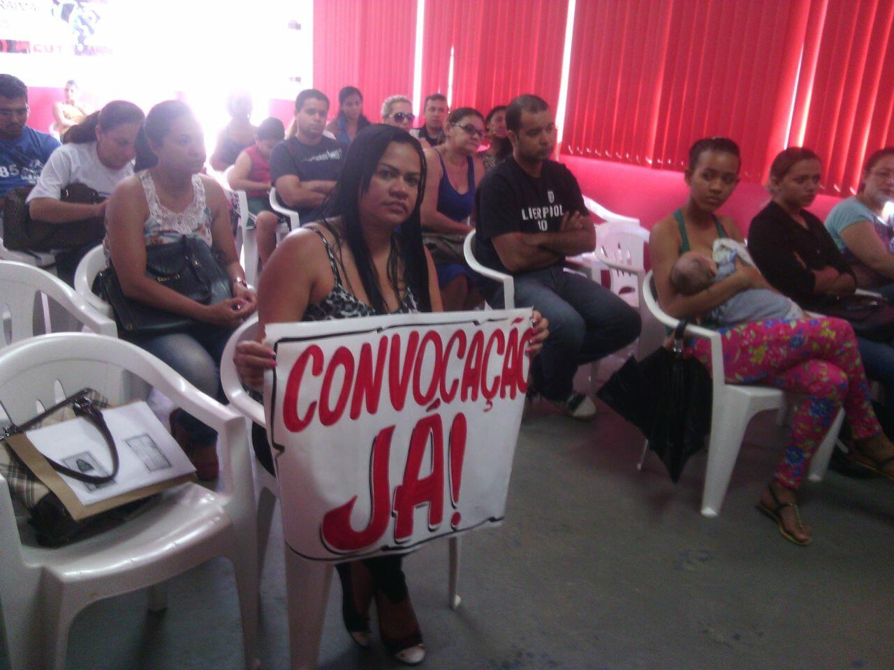 Eles reivindicam a convocação dos auxiliares de serviços da saúde de nível fundamental, aprovados no último concurso realizado pelo governo do estado em 2013 (Foto: Divulgação)