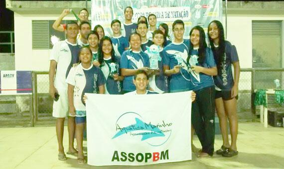 Atletas da Aquática Marinho no Parque dasPiscinas da Vila Olímpica (Foto: Lucas Luckezie)