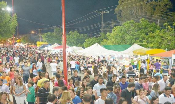 70 barracas formaram uma grande praça de alimentação (Foto: AndrezzaMariot/Semuc)