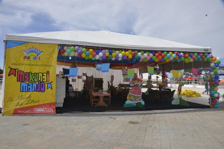 A tenda literária “Makunaimundo – No mundo das letras”, foi decorada ludicamente com tematica roraimense Foto: Eides Antonelli